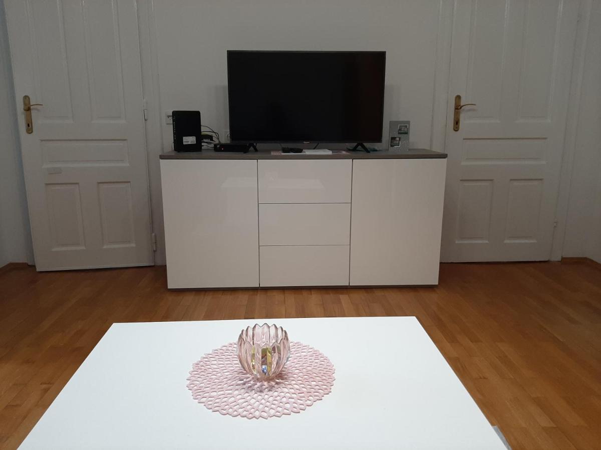Apartman Kod Kestena Ösek Dış mekan fotoğraf